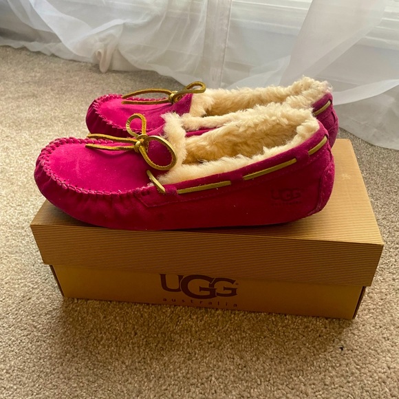 Ugg Mocassin Slippers - Picture 7 of 9